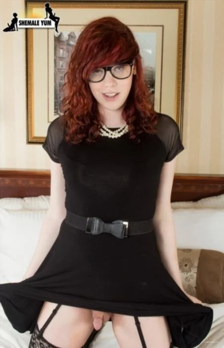 Chelsea Poe [HD 720p] 226.1 MB download on ShemaleTop
